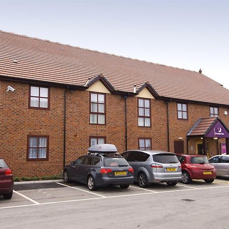 Premier Inn Crewe Central Esterno foto