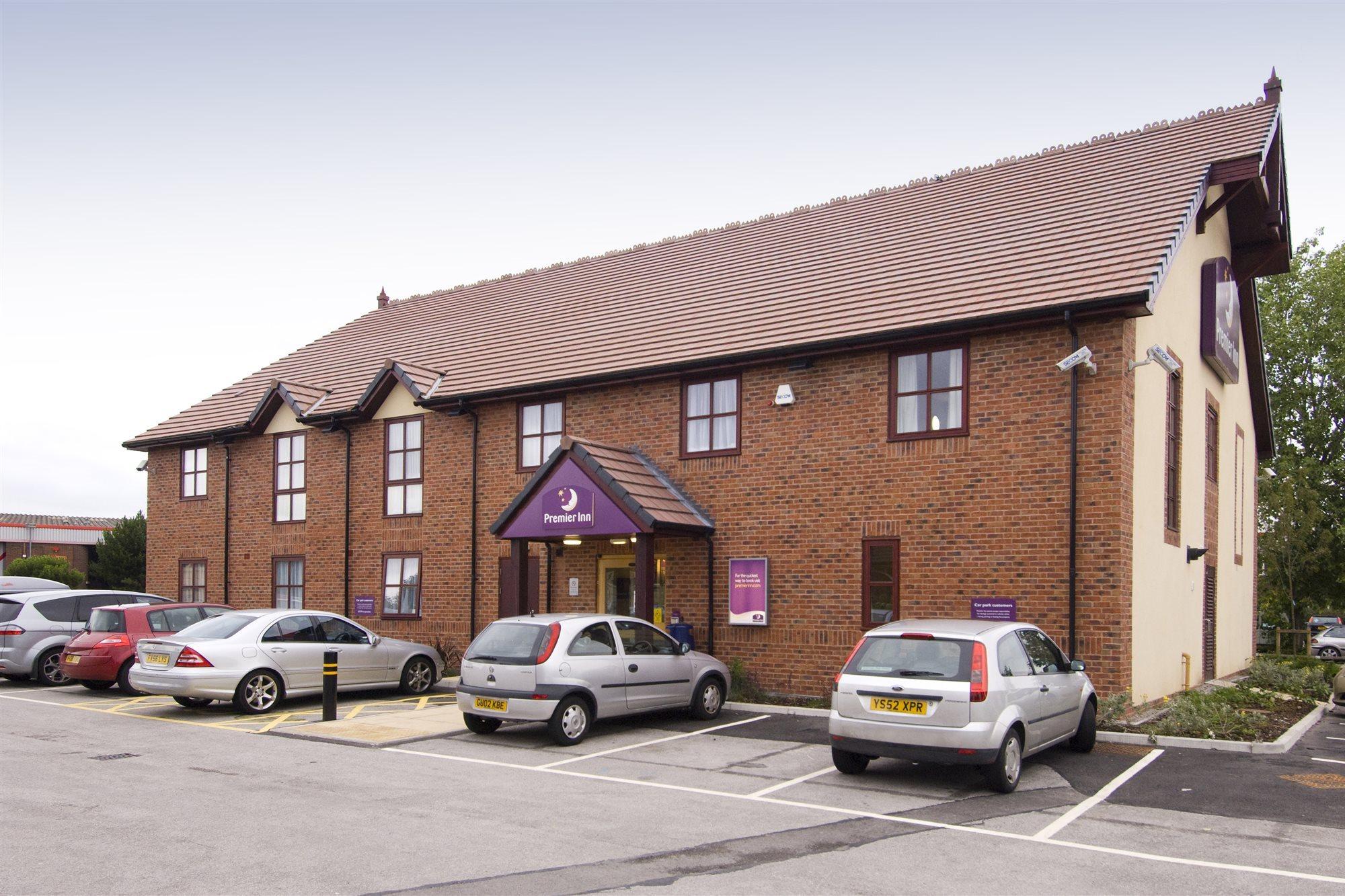 Premier Inn Crewe Central Esterno foto