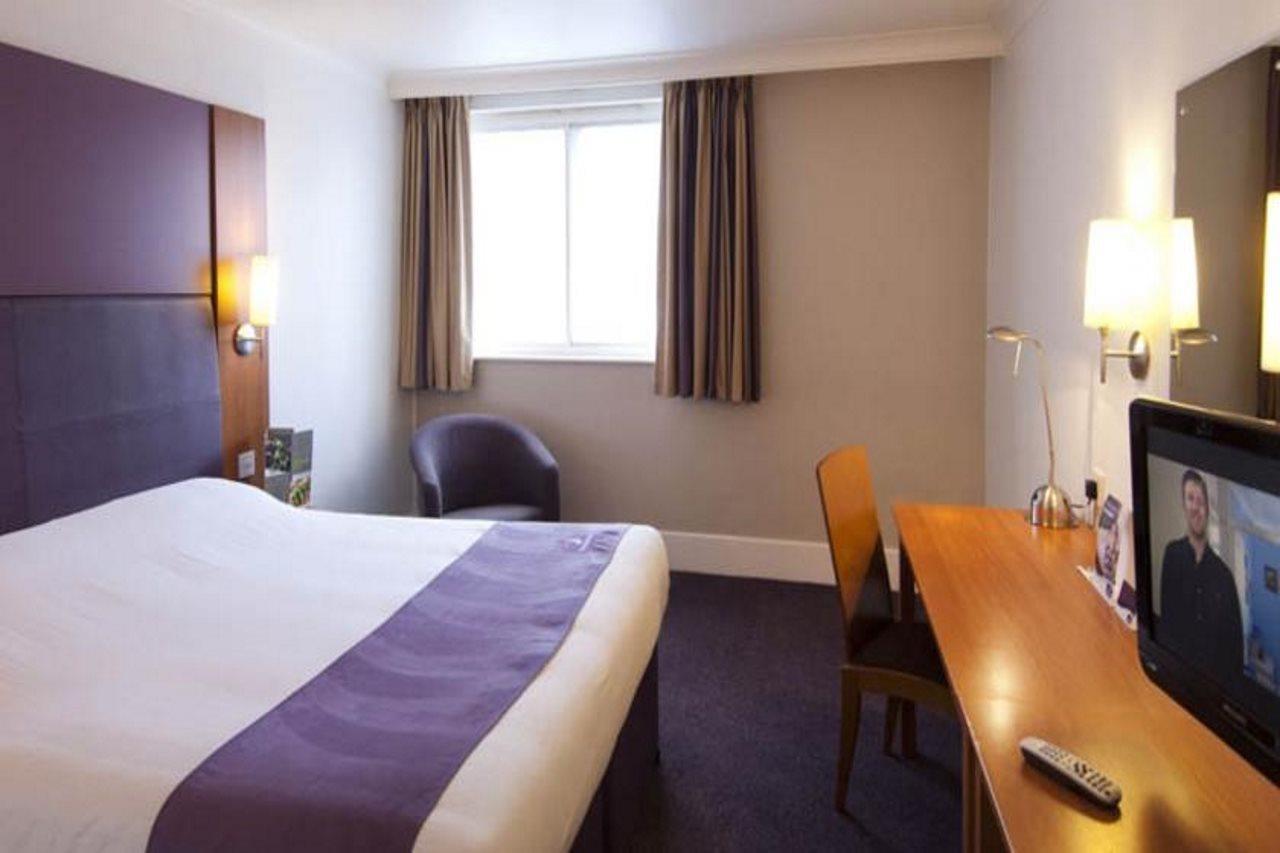 Premier Inn Crewe Central Esterno foto