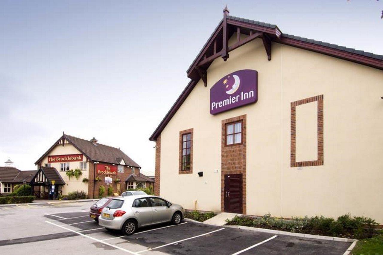 Premier Inn Crewe Central Esterno foto