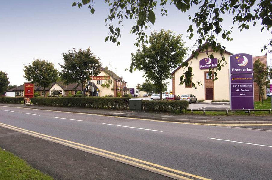 Premier Inn Crewe Central Esterno foto