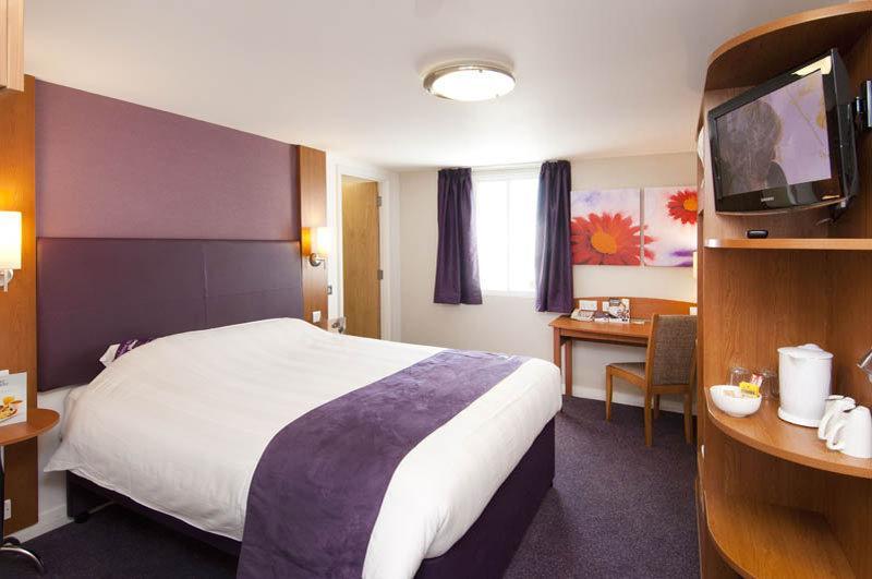 Premier Inn Crewe Central Esterno foto