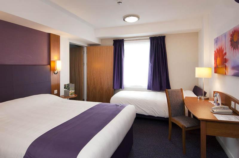 Premier Inn Crewe Central Esterno foto